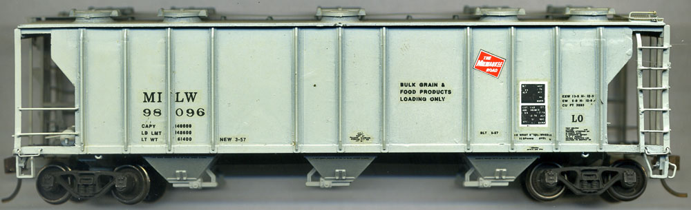 [Milwaukee Road P-S 3-Bay Covered Hopper]