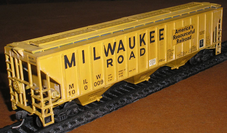 [Milwaukee Road PS 4750 3-Bay Covered Hopper #98723]