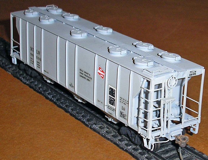 [Milwaukee Road P-S 3-Bay Covered Hopper]