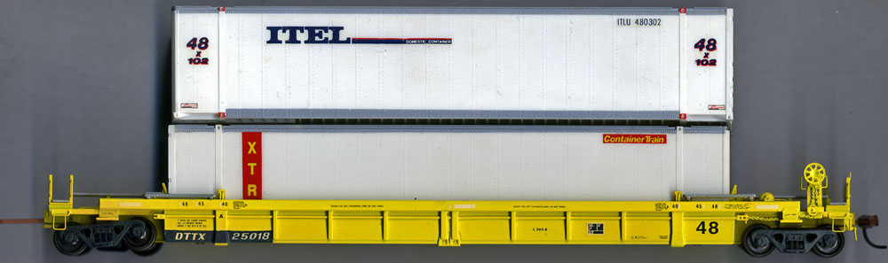 [Trailer Train 3-platform Stand- Alone Double-Stack Container Car]