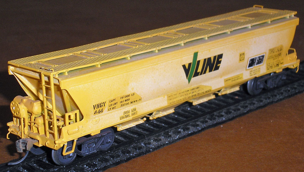 [Victoria Rail 4-Bay Covered Hopper]